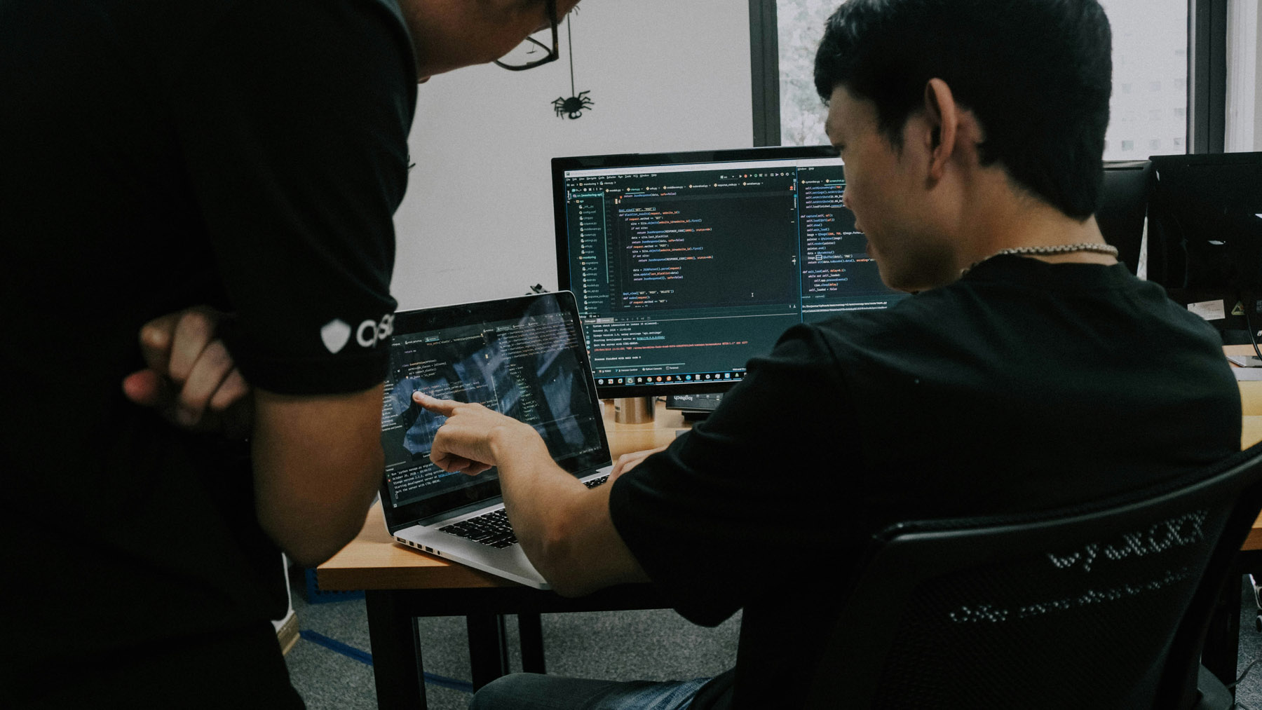 shamin-haky-RIk-i9rXPao-unsplash_web